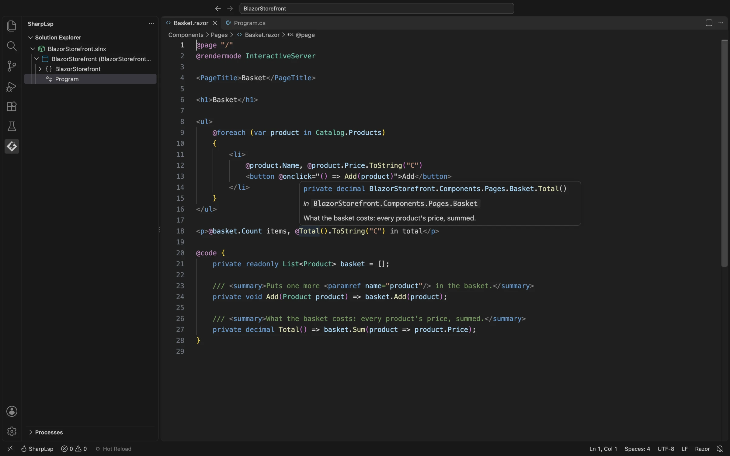 VS Code 中 Blazor 组件标记内的 C# 悬停：在 Basket.razor 的对应行上显示 Total 方法的签名和 XML 文档